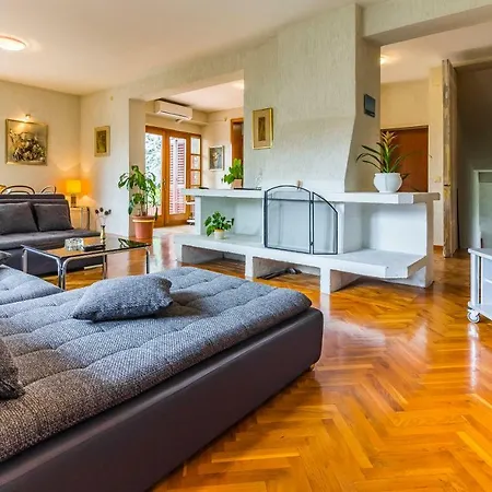 Family House M&m Gostinjska kuća